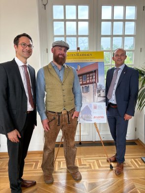 Bürgermeister Daniel Rauschenberger, Quentin Saltzmann und Lutz Köhler